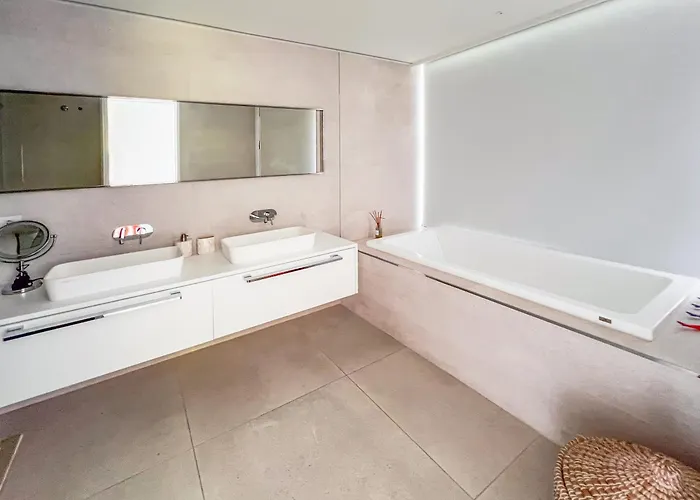 Villa Veiga With Heated Pool *