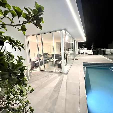 Veiga With Heated Pool * Кальяо-Сальвахе